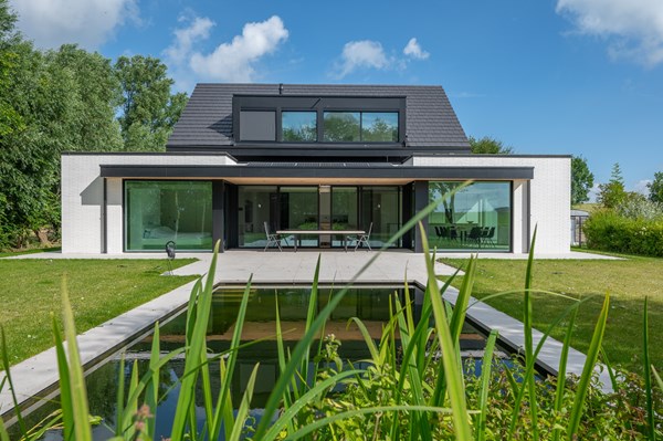 Luxe Villa aan 't Killetje in Breskens